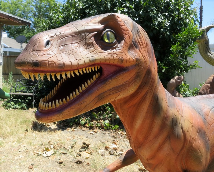 Deinonychus statue 2