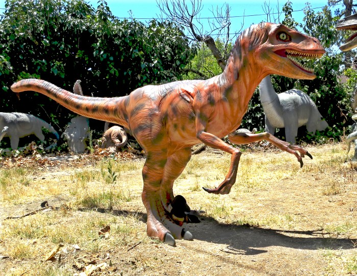 Deinonychus statue